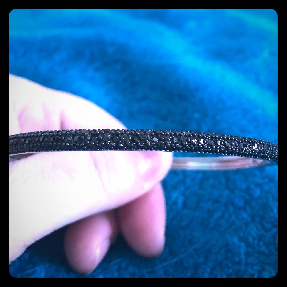 silver bracelet with black diamond like crystals🛍